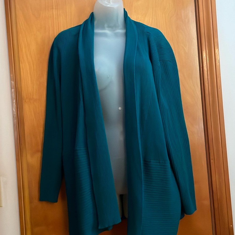 Teal open duster with vertical top stitching and horizontal bottom stitching